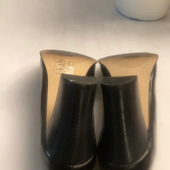 Michael Michael kors shiny black pump. - Picture 9 of 16